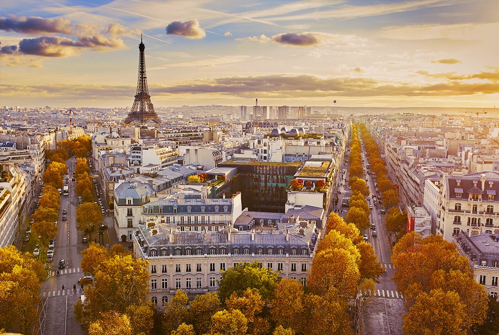 foto aérea do centro de Paris com a torre Eiffel ao fundo