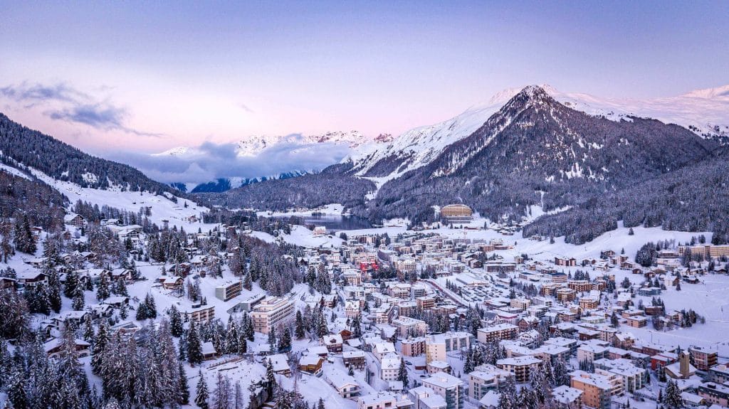 Cidade de Davos vista de cima.