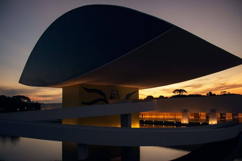 Museu Oscar Niemeyer, em Curitiba.