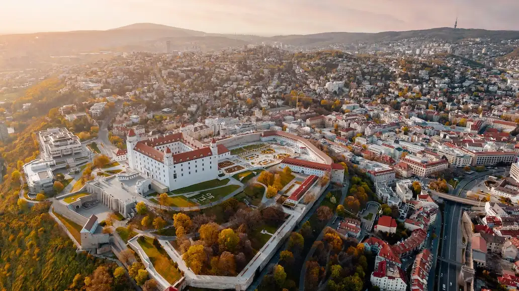 Vista aérea da cidade da Eslováquia