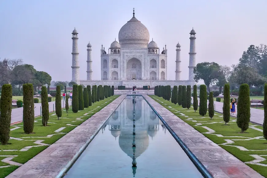 Foto do Taj Mahal, na Índia, de frente