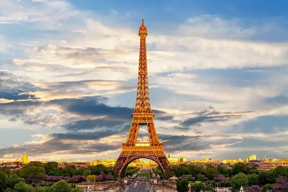 Foto da torre Eiffel em Paris