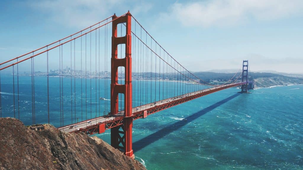 EUA: Ponte Golden Gate em São Francisco - Icônica ponte suspensa comprida, alta e vermelha