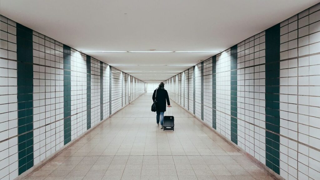 Dicas para economizar no seguro viagem sem perder proteção - Coris Seguro Viagem
