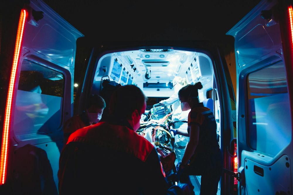 o que fazer numa emergência médica no exterior - Coris Seguro Viagem